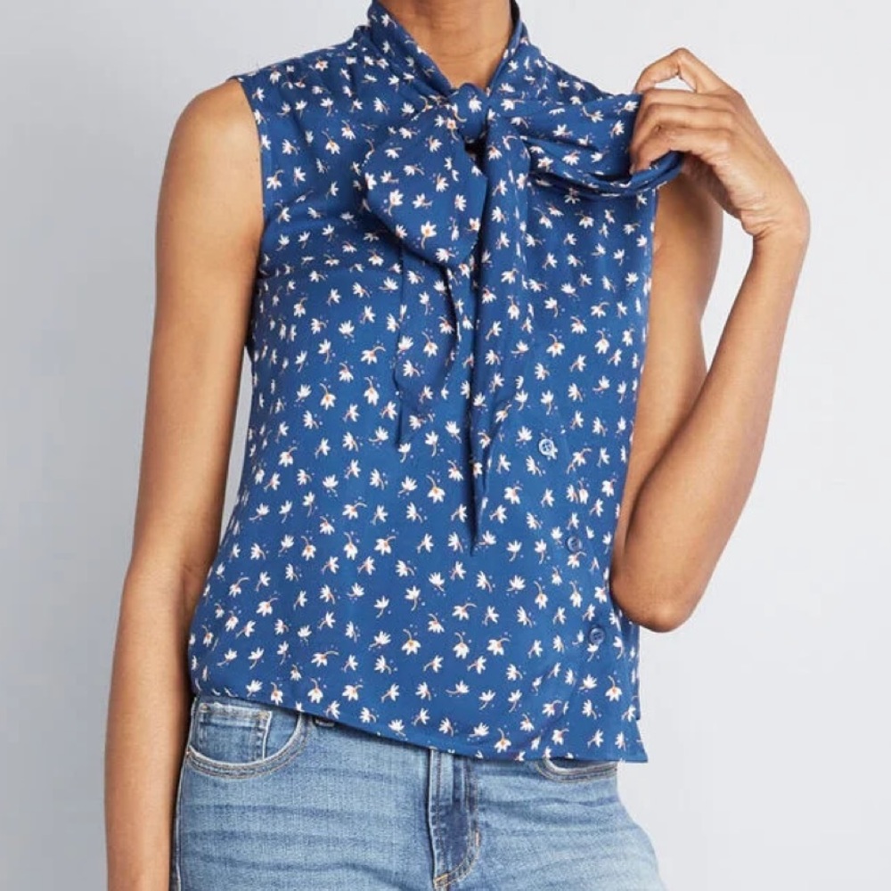 Floral Tie-neck blouse